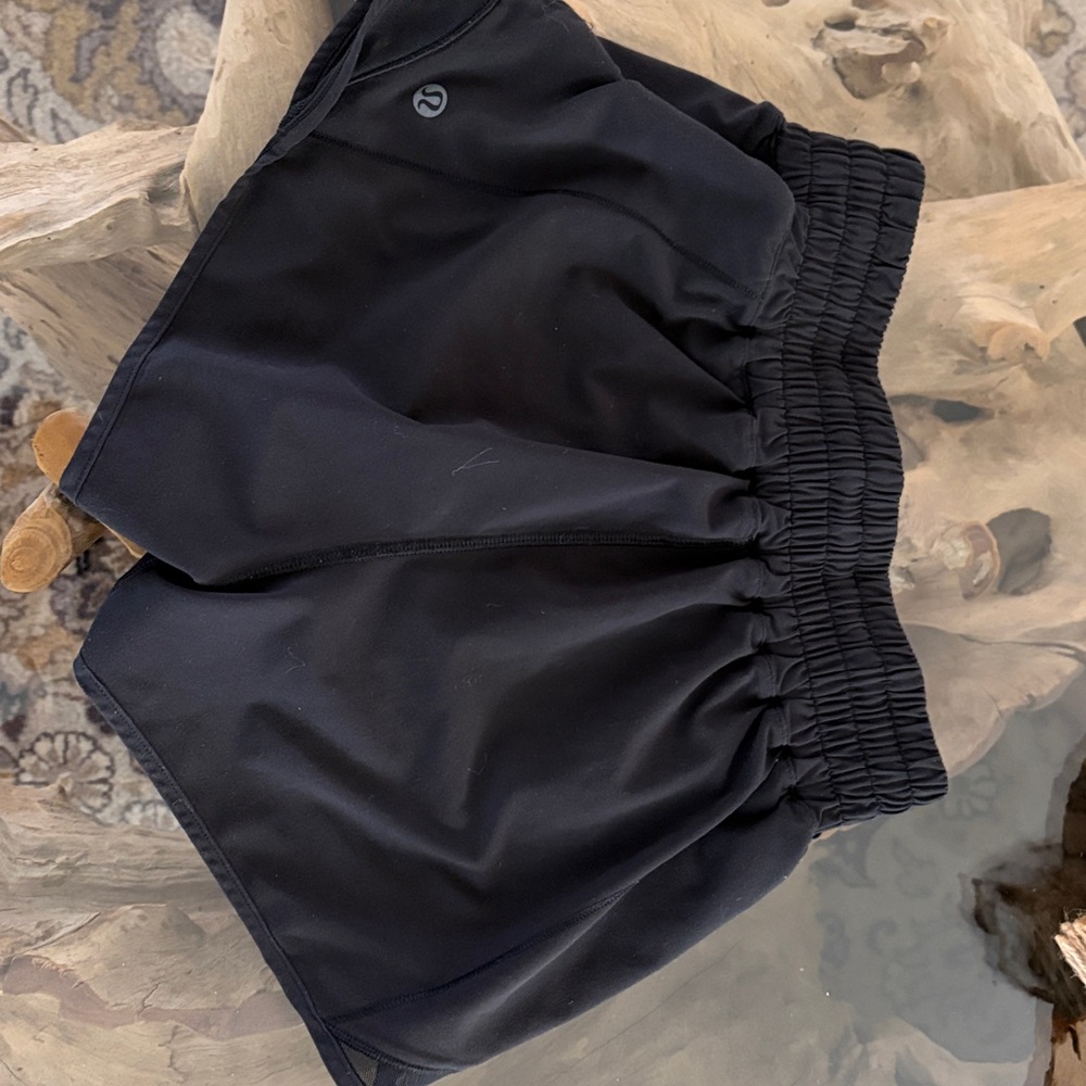 Lululemon Hotty Hot High-Rise Lined Short 2"  Size 2.